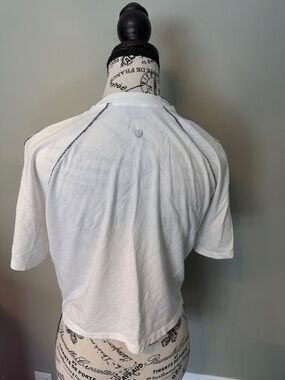 Lululemon size 6 Whire Crop Top